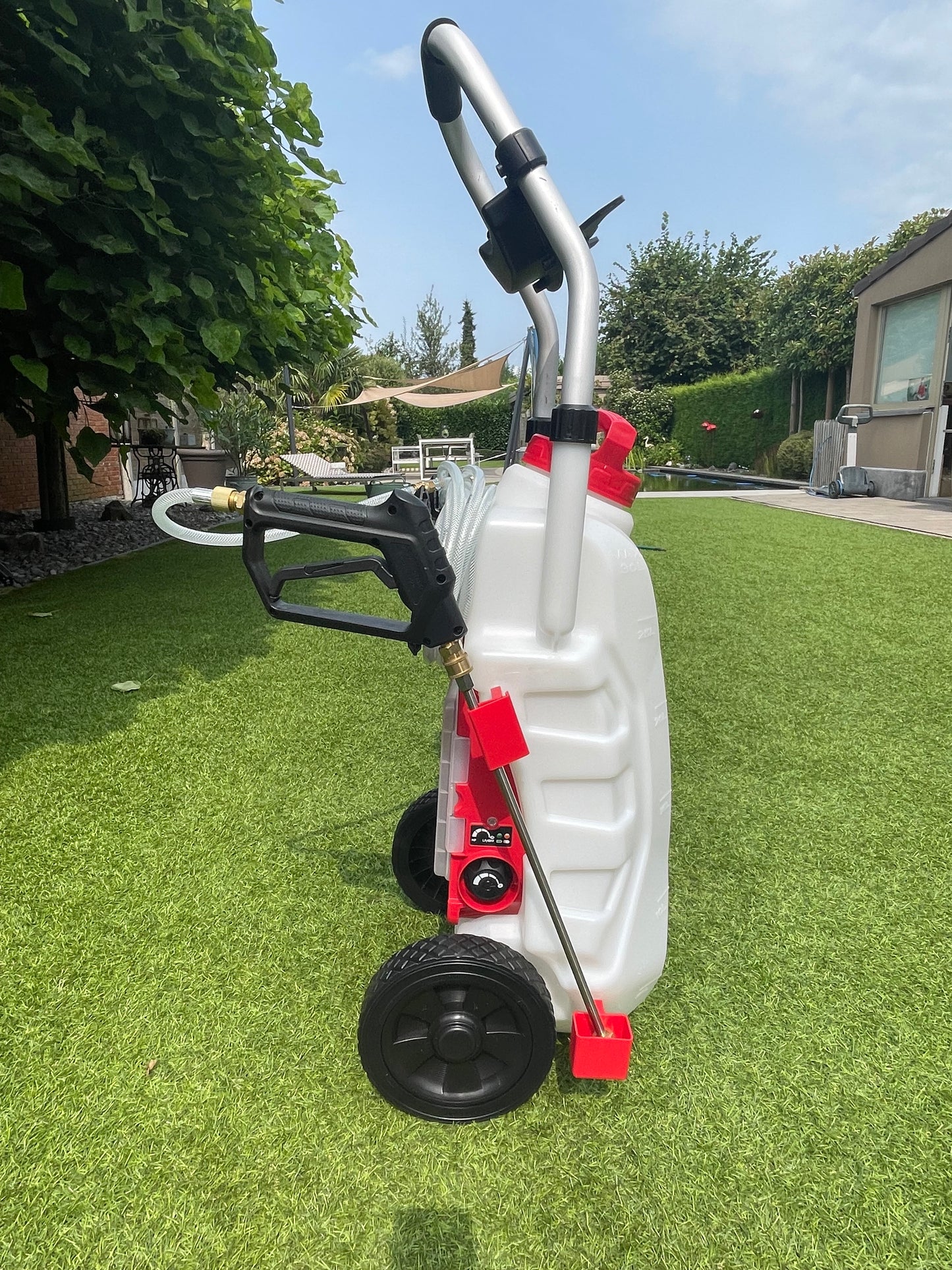 Pro Sprayer - Softwash electric sprayer with battery.
