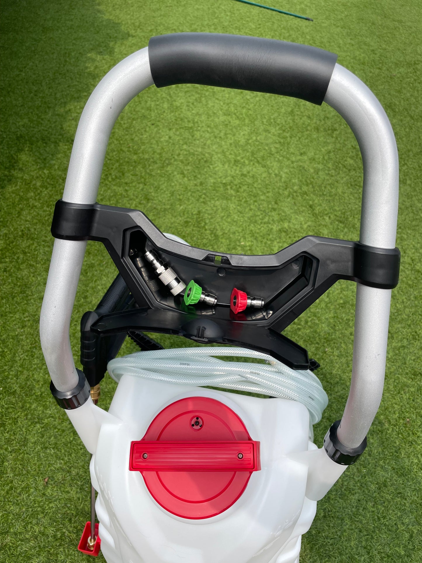 Pro Sprayer – Elektrischer Softwash-Sprüher mit Batterie.